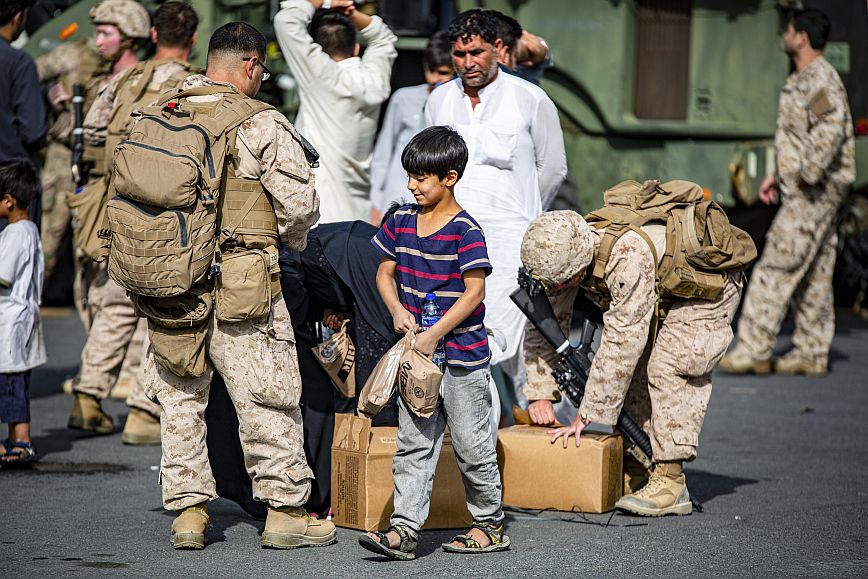 Αφγανιστάν: Ο Μπάιντεν θα στείλει εμπορικά αεροσκάφη για να μεταφέρει ανθρώπους από τη χώρα