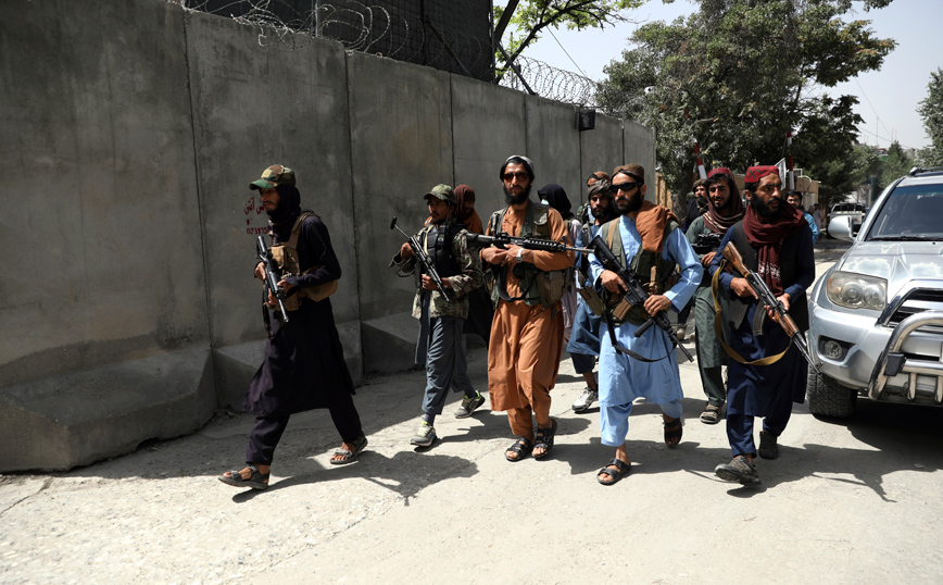Αφγανιστάν: Ταλιμπάν περιέφεραν στους δρόμους άνδρα με λάστιχα αυτοκινήτου περασμένα στον λαιμό του επειδή τα έκλεψε