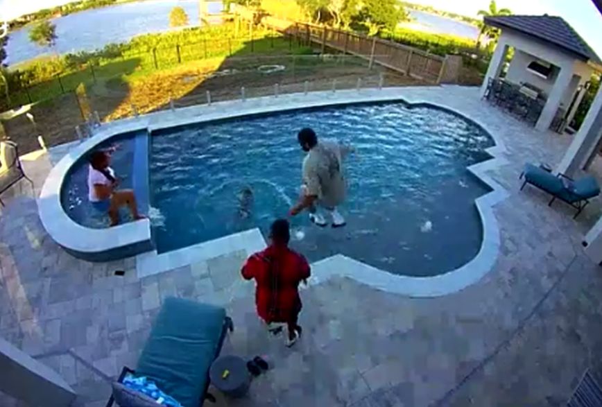 Στιγμές αγωνίας για τον Ντράμοντ των 76ers: Βούτηξε με τα ρούχα στην πισίνα να πιάσει τον 2χρονο γιο του που γλίστρησε