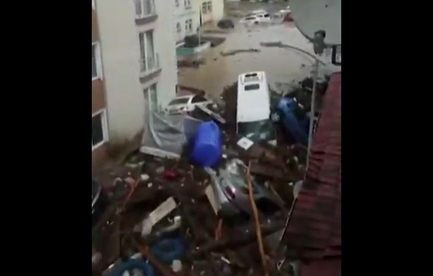 Φονικές πλημμύρες στην Τουρκία: Τέσσερις νεκροί, ένας αγνοούμενος &#8211; Δείτε βίντεο