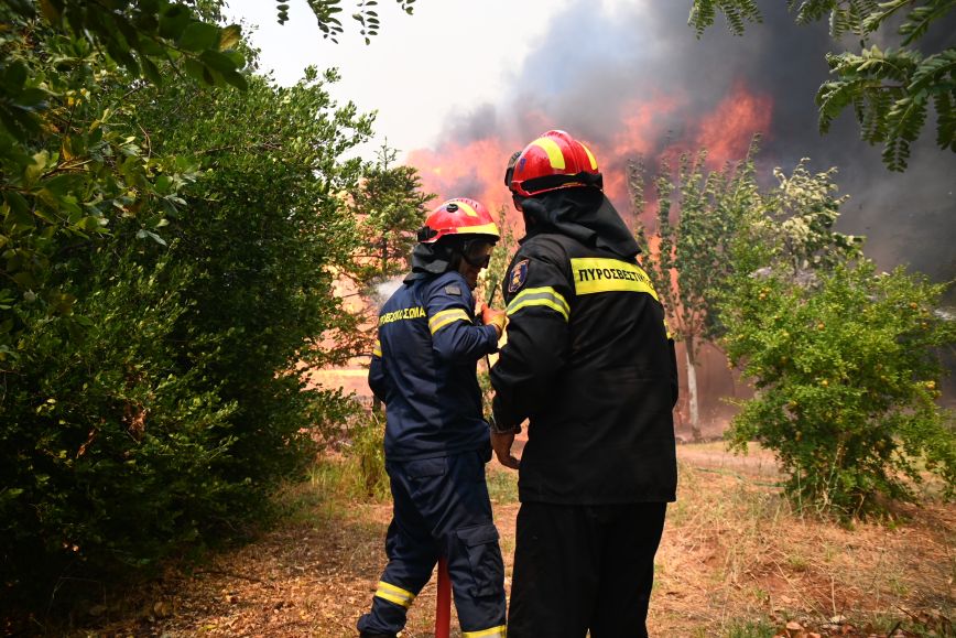 Σε εξέλιξη φωτιά στο Κρυονέρι Αιτωλοακαρνανίας