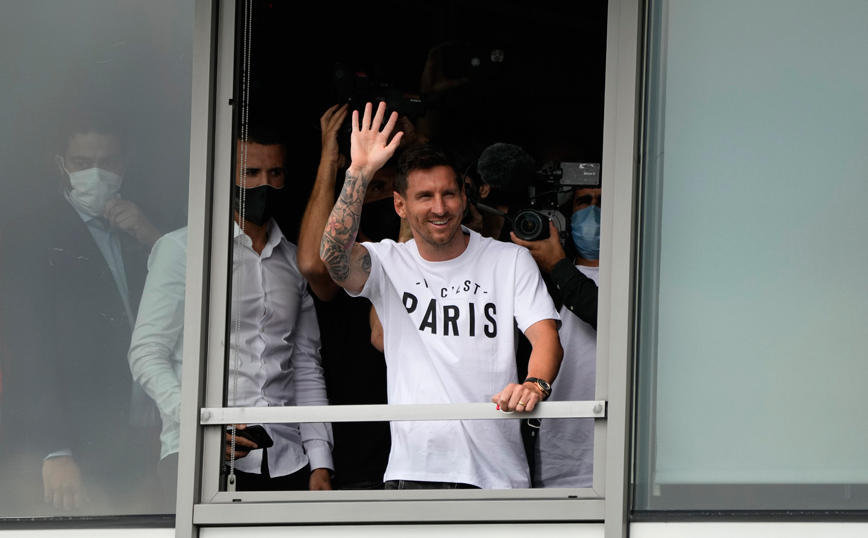 Λιονέλ Μέσι: Έφτασε στο Παρίσι ο Αργεντίνος &#8211; Αποθέωση από τους οπαδούς της Παρί στο αεροδρόμιο