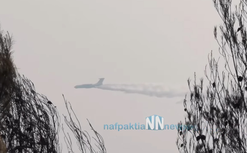 Εντυπωσιακά πλάνα από τον ρωσικό γίγαντα Ilyushin Il-76 να δίνει μάχη με τις φλόγες στην Αρκαδία