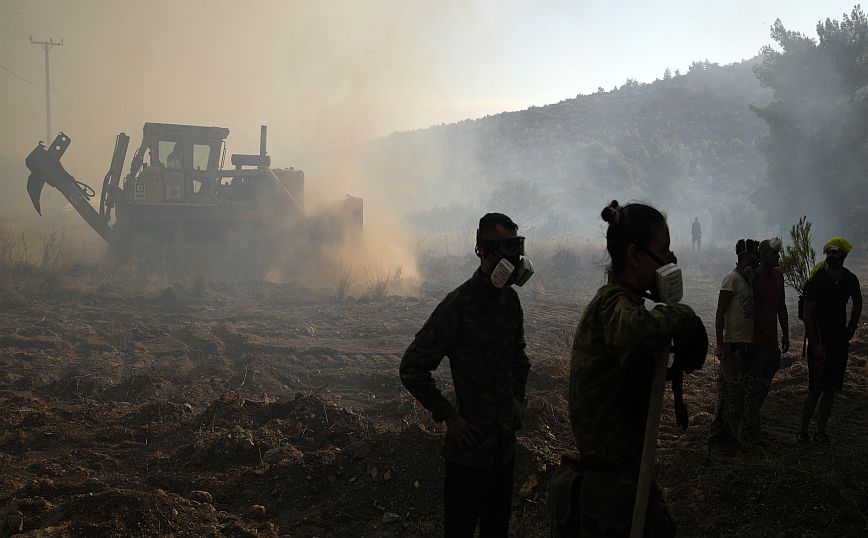 Φωτιές σε Βίλια &#8211; Κερατέα: Στη μάχη με τις φλόγες ο μηχανισμός της Περιφέρειας Αττικής