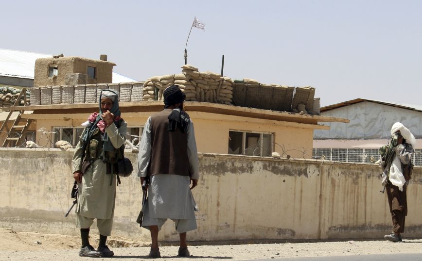 Αφγανιστάν: Οι Ταλιμπάν παίρνουν ένα ανέλπιστο δώρο, τον οπλισμό του εχθρού