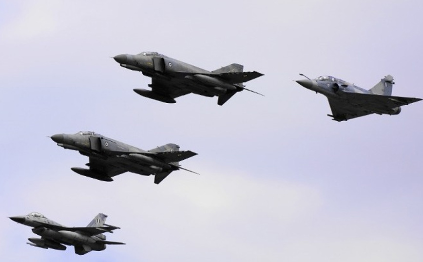 Athens Flying Week: Με πρωταγωνιστές το «Rafale Solo Display» και το ελληνικό μαχητικό «Supermarine Spitfire MJ755»