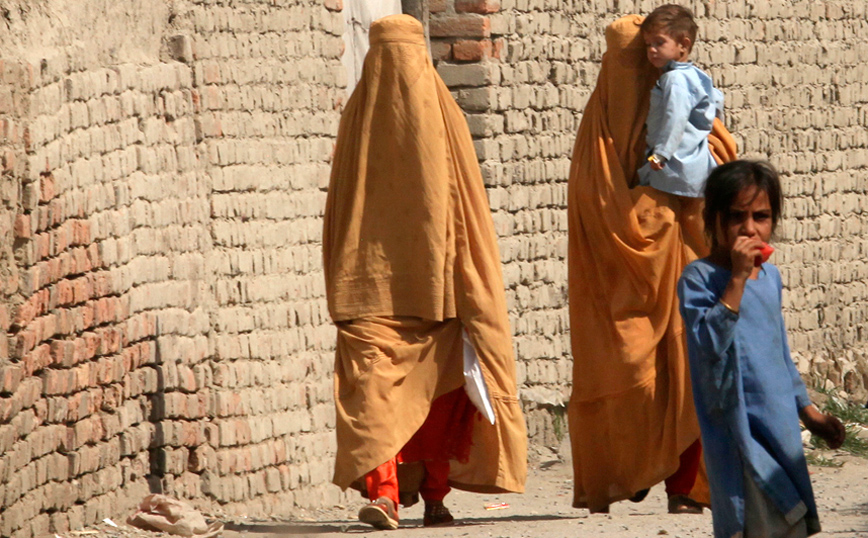 Αφγανιστάν: Οι οκτώ κανόνες των Ταλιμπάν για τις γυναίκες – Η παραβίασή τους τιμωρείται με θάνατο