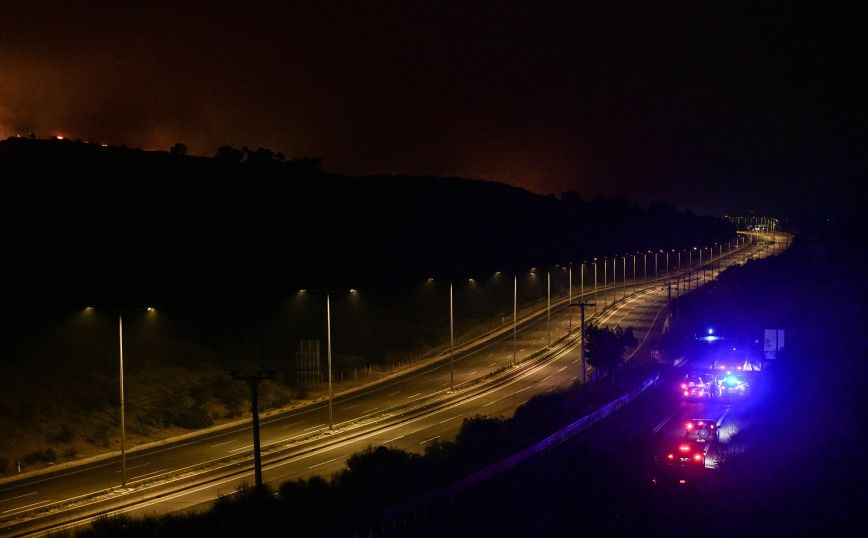 Φωτιά στην Αττική: Χωρίς διόδια η Αττική Οδός – Σε ποιους δρόμους έχει διακοπεί η κυκλοφορία