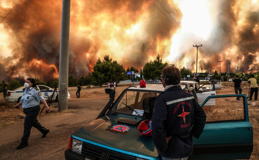 Μεγάλη αναζωπύρωση τώρα στη Βαρυμπόμπη: Μήνυμα του 112 – Εκκενώστε τους Θρακομακεδόνες