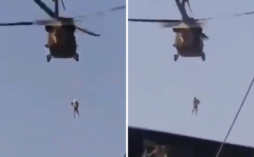 Τρόμος στο Αφγανιστάν: Συγκλονιστικό βίντεο δείχνει άνδρα να κρέμεται από ελικόπτερο