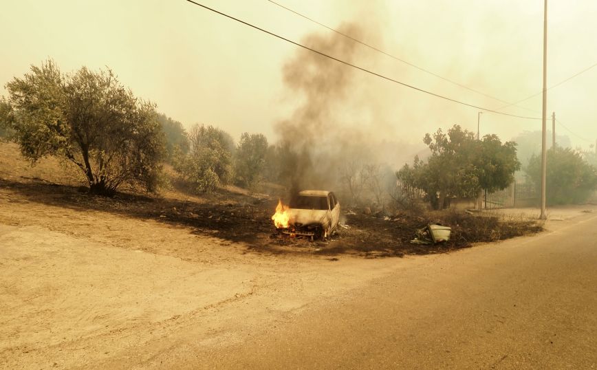 Φωτιά στην Εύβοια: Εκκενώθηκε το χωριό Κεχριές, απομακρύνονται οι κάτοικοι