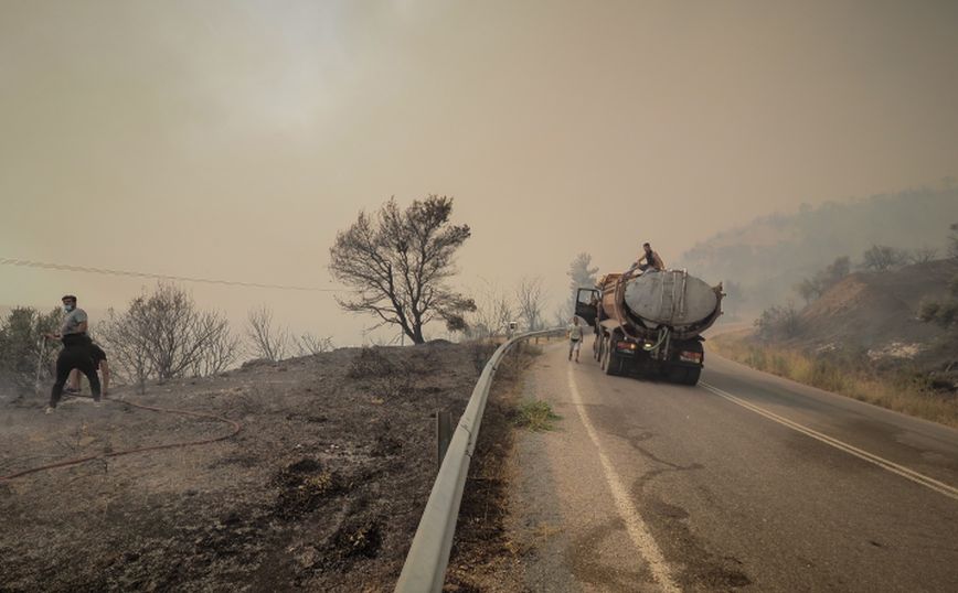 Φωτιά στην Εύβοια: «Η κατάσταση είναι τραγική, τελειώσαμε &#8211; Δεν υπάρχει ούτε ένα πεύκο»