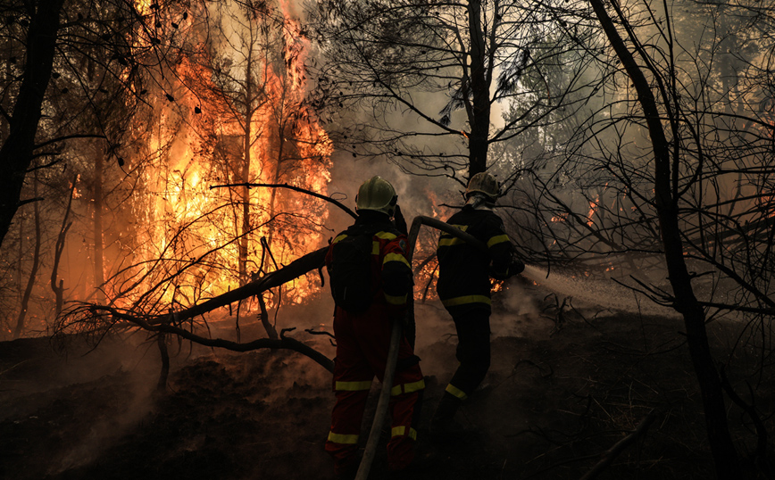 Φωτιά στην Εύβοια: Εκκενώνεται το Ασμήνιο &#8211; Μήνυμα του 112