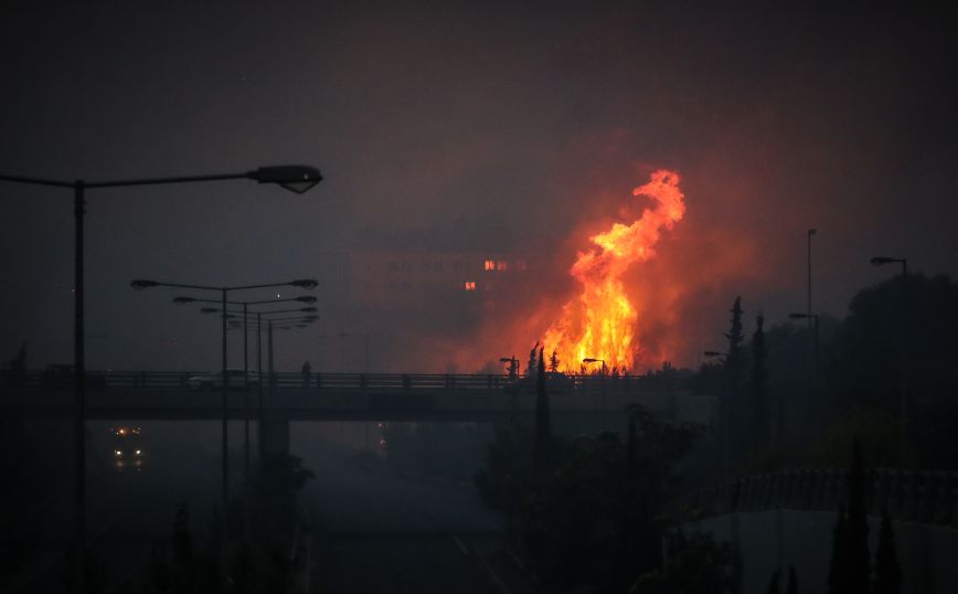 Φωτιά στη Βαρυμπόμπη &#8211; Πρόεδρος Τεχνικών ΔΕΗ: Έως το μεσημέρι θα έχουν ρεύμα οι πληγείσες περιοχες