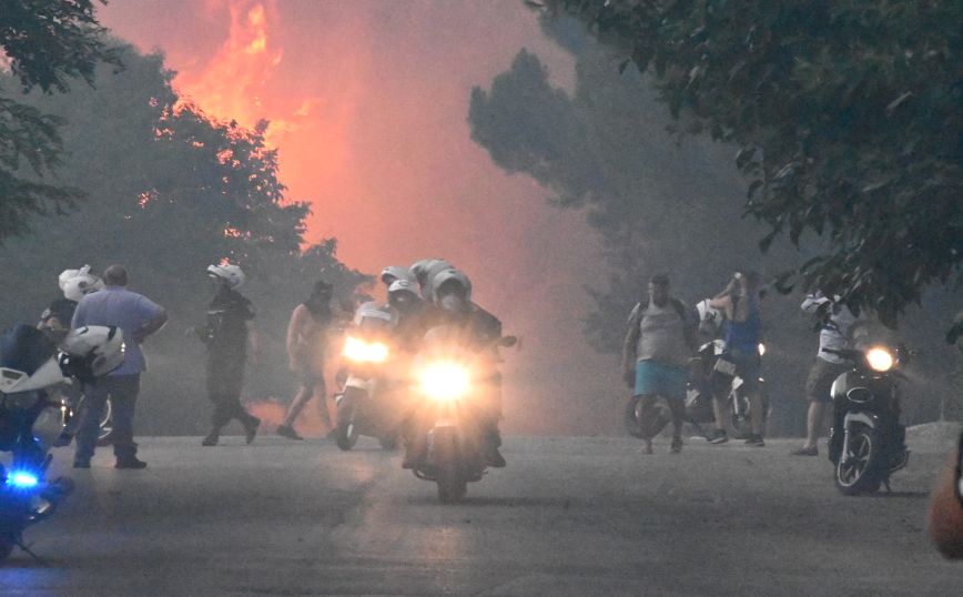 Φωτιά στη Βαρυμπόμπη: Άνοιξε ξανά η Εθνική Οδός Αθηνών -Λαμίας