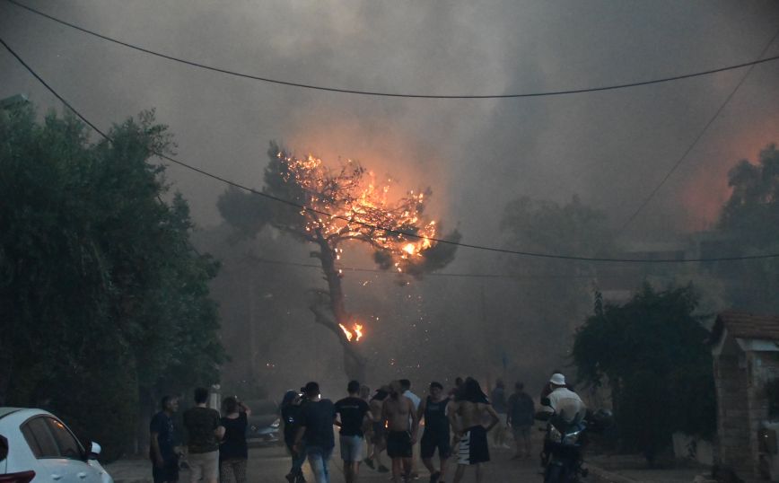 Χαρδαλιάς για τη φωτιά στη Βαρυμπόμπη: Οι ώρες είναι κρίσιμες και επικίνδυνες &#8211; Έγιναν 315 απεγκλωβισμοί