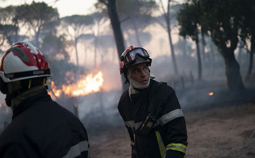 Φλέγεται ακόμα το παραλιακό θέρετρο του Σεν Τροπέ