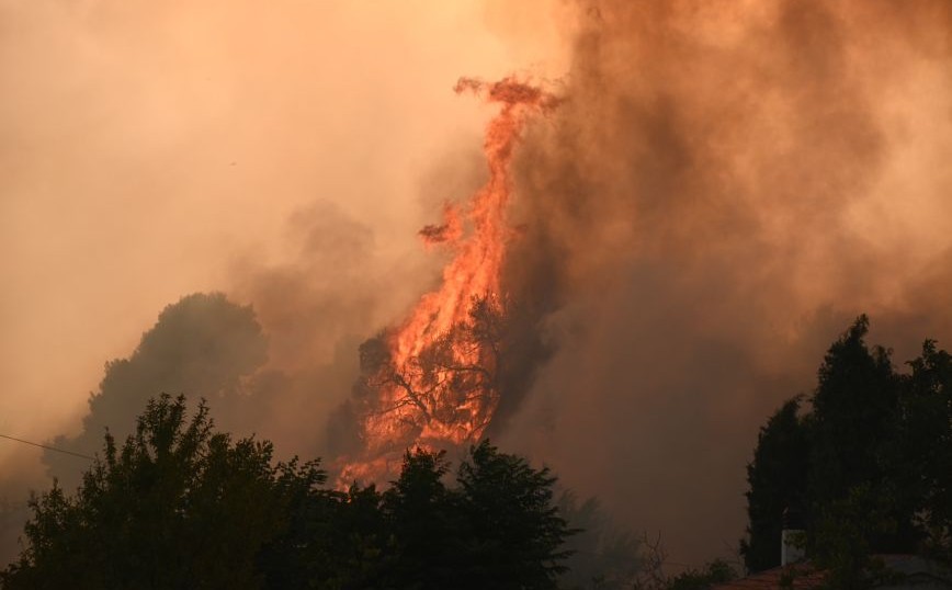 Σε πύρινο κλοιό η Ελλάδα: Ρουμανία, Ελβετία και Γαλλία στέλνουν βοήθεια