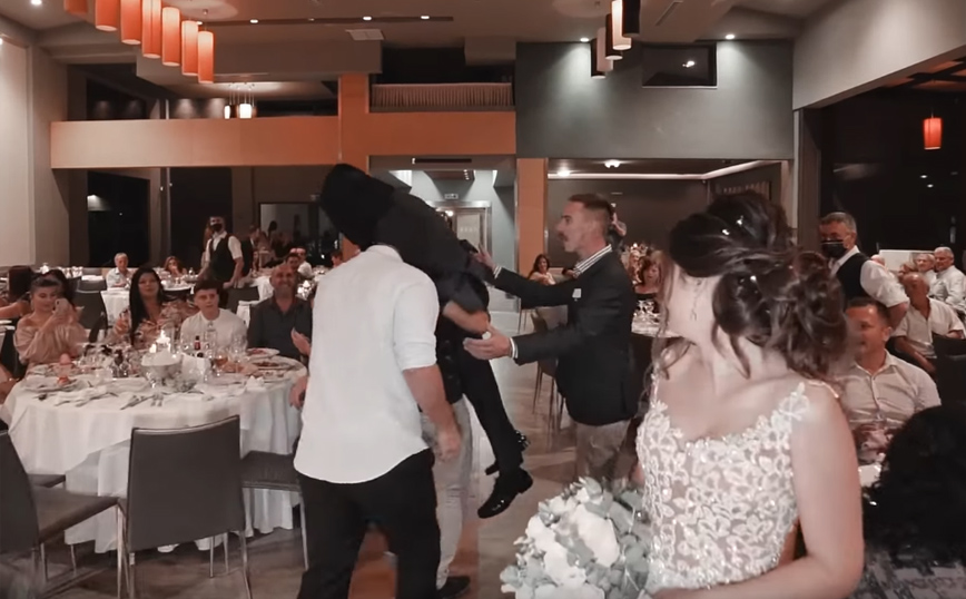 Φάρσα σε γάμο στα Τρίκαλα: Γαμπρός μπήκε με τον ύμνο του Ολυμπιακού και τον απήγαγαν κουκουλοφόροι