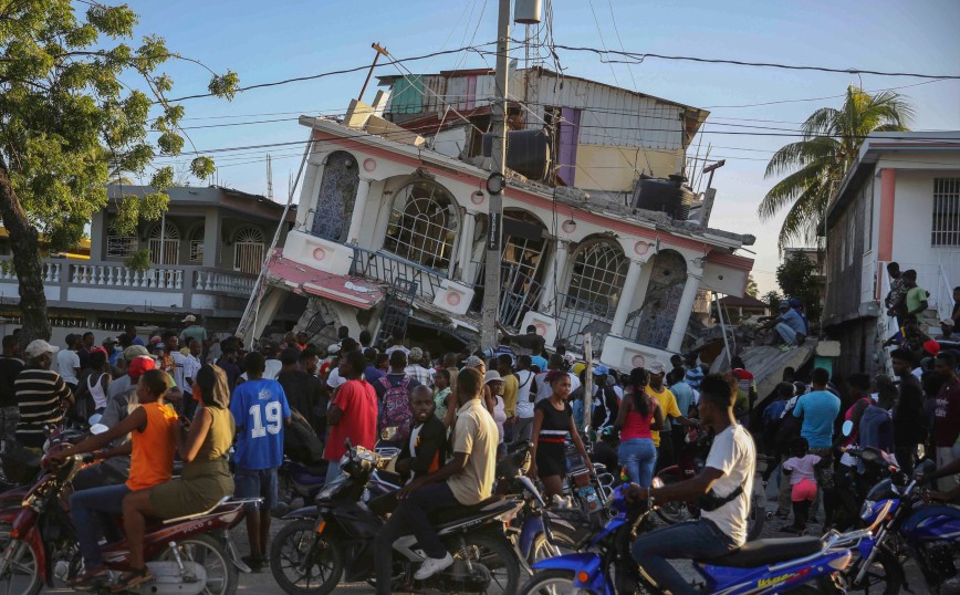 Σεισμός στην Αϊτή: Τουλάχιστον 304 νεκροί, χιλιάδες τραυματίες &#8211; Εικόνες καταστροφής