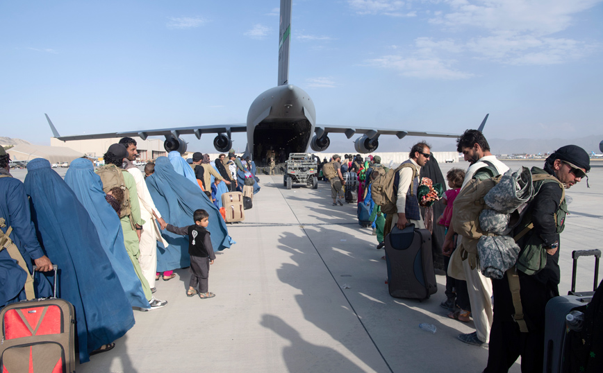 Οι Ταλιμπάν λένε ότι ελέγχουν μεγάλο μέρος του αεροδρομίου της Καμπούλ
