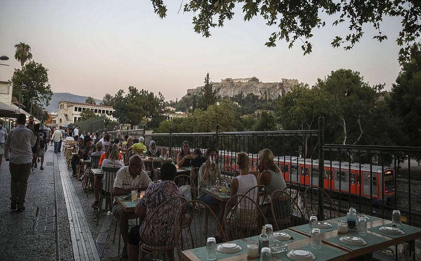 Εφιαλτική πρόβλεψη για τον κορονοϊό: «Μέχρι την επόμενη άνοιξη θα φτάσουμε και θα ξεπεράσουμε τους 20.000 νεκρούς»