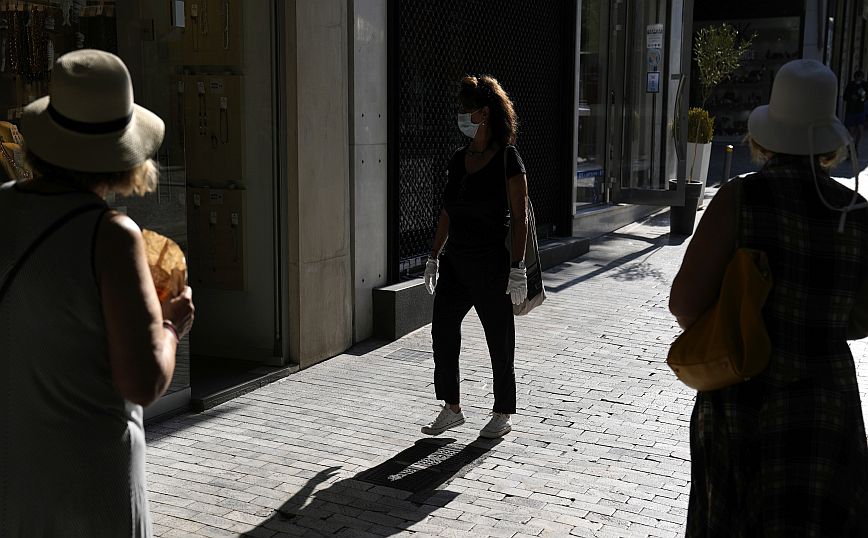 Φόβοι για ραγδαία αύξηση των κρουσμάτων κορονοϊού κατά 35-40% μετά τα γιορτινά τραπέζια