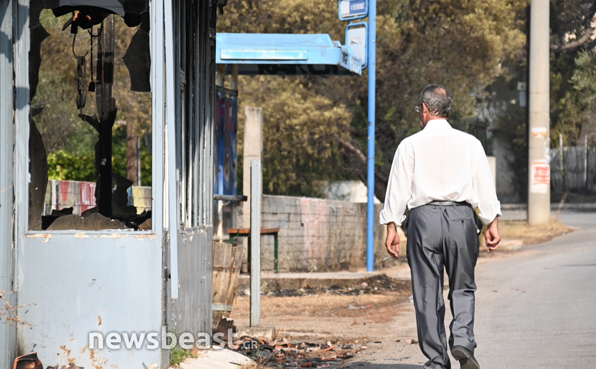 Φωτιά στη Βαρυμπόμπη: Συγκλονιστικές μαρτυρίες &#8211; «Μόνο πάνω από τα κτήματα κάνανε ρίψεις, κάηκε όλο μας το βιος»