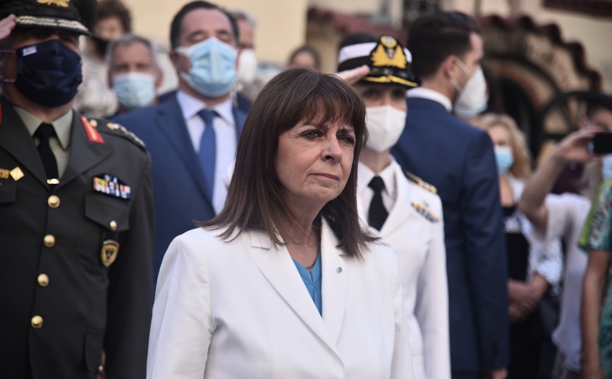 Σακελλαροπούλου: Μέσα στην τραγωδία που έπληξε τον τόπο μας τις τελευταίες μέρες, η σημερινή γιορτή αποκτά ιδιαίτερο βάρος