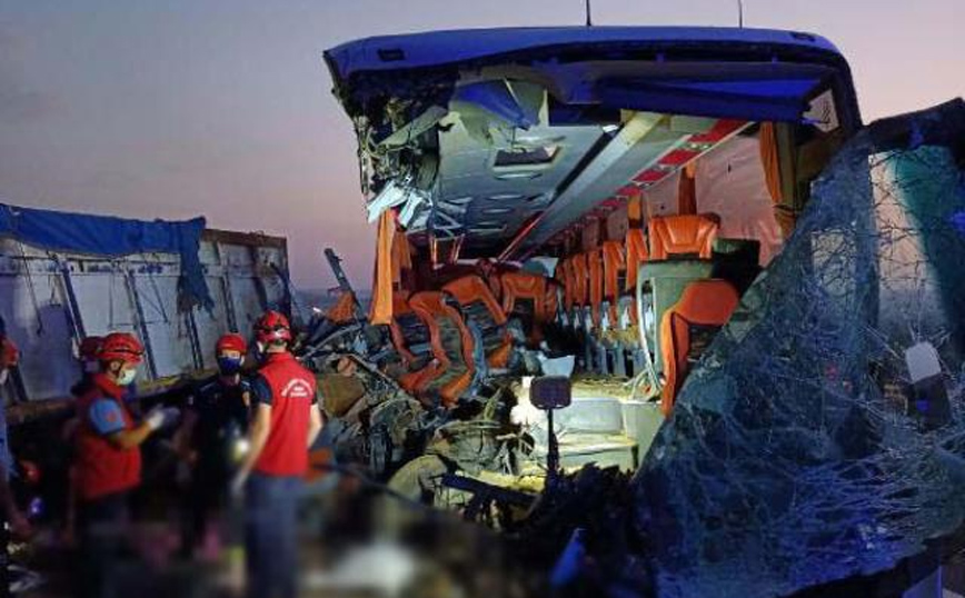 Τουρκία: Σοκαριστική σύγκρουση λεωφορείου με φορτηγό &#8211; 9 νεκροί
