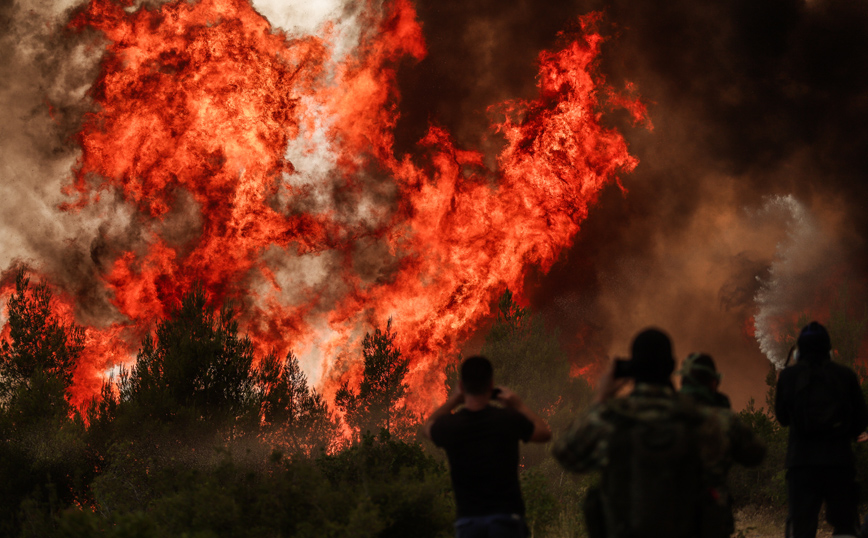 Φωτιά στην Αττική: Δύο προσαγωγές για εμπρησμό στον Άγιο Στέφανο &#8211; Πιάστηκαν με μπιτόνια βενζίνης