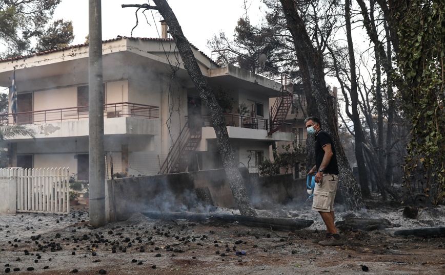 Η Ελλάδα στις φλόγες: Ζει τον δεύτερο εφιάλτη μετά την πανδημία