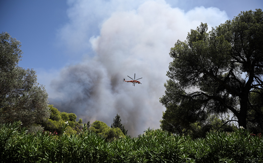 ΑΔΜΗΕ: Επανήλθαν τα κυκλώματα υπερυψηλής τάσης &#8211; Σε εξέλιξη η φωτιά στη Βαρυμπόμπη