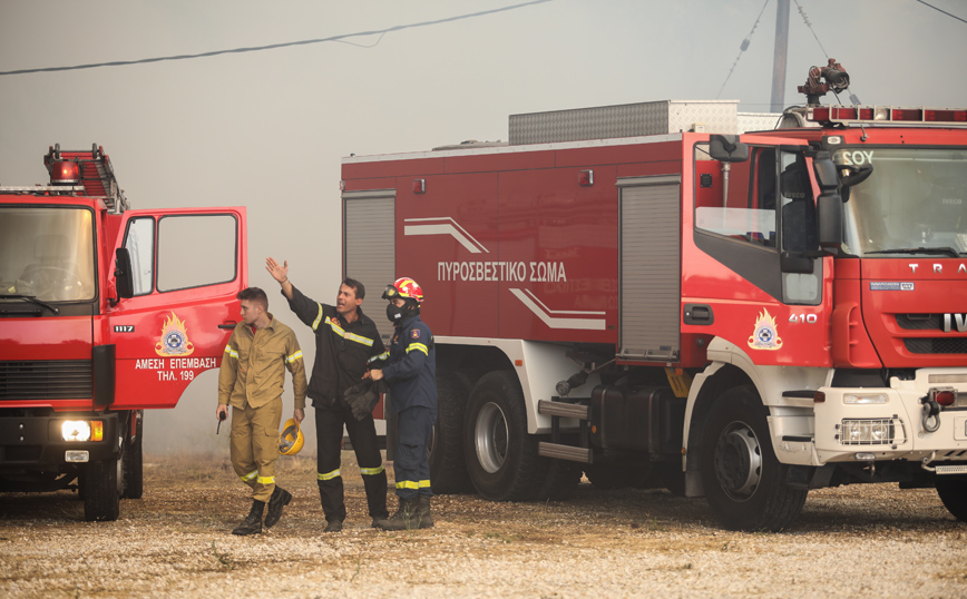 Φωτιά στη Βαρυμπόμπη: Επτά άτομα μεταφέρθηκαν στο νοσοκομείο &#8211; Ανάμεσα τους και ένας πυροσβέστης