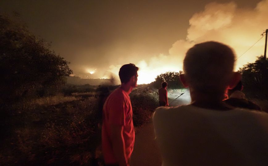 Φωτιά στην Εύβοια: Εκκενώθηκαν Στροφυλιά και Κοκκινομηλιά