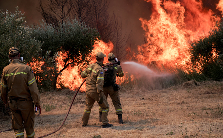 Φωτιά στην Ηλεία: Εγκλωβισμένοι 4 κάτοικοι στα Βίλλια &#8211; Τους κύκλωσαν οι φλόγες