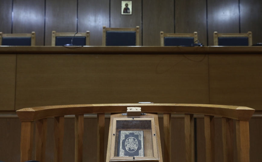 Ποινή φυλάκισης 5 ετών, με αναστολή, σε μητέρα που εγκατέλειψε το νεογνό της σε φωταγωγό στην Κατερίνη