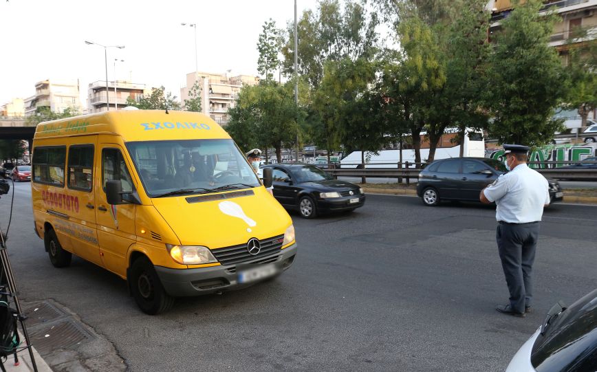 Έλεγχοι μικτών κλιμακίων Περιφέρειας Αττικής και Τροχαίας για την ασφάλεια των σχολικών λεωφορείων