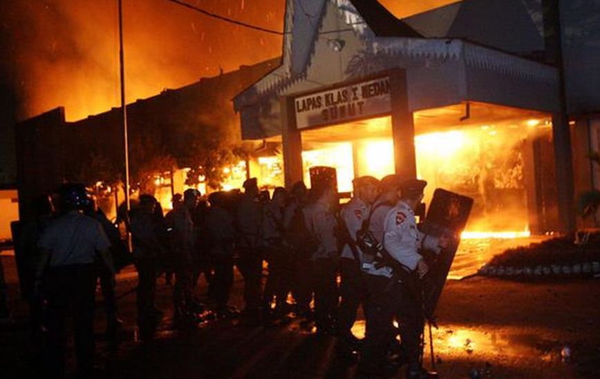 Τραγωδία από πυρκαγιά σε φυλακή στην Ινδονησία