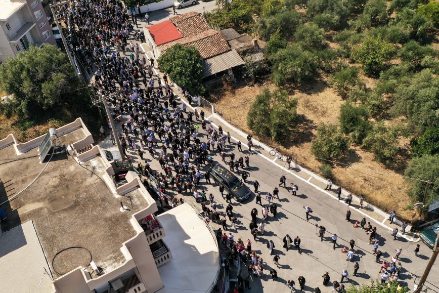Μίκης Θεοδωράκης: Συγκινητικές στιγμές και σήμερα στο κοιμητήριο του Γαλατά