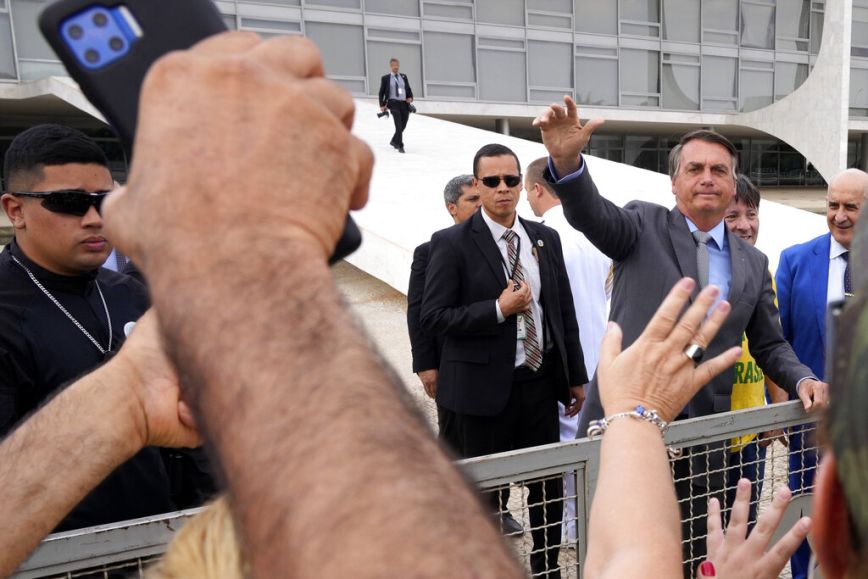 Μπολσονάρου όπως Τραμπ: Οπαδοί του προέδρου κατευθύνονται στο Ανώτατο Δικαστήριο της Μπραζίλια