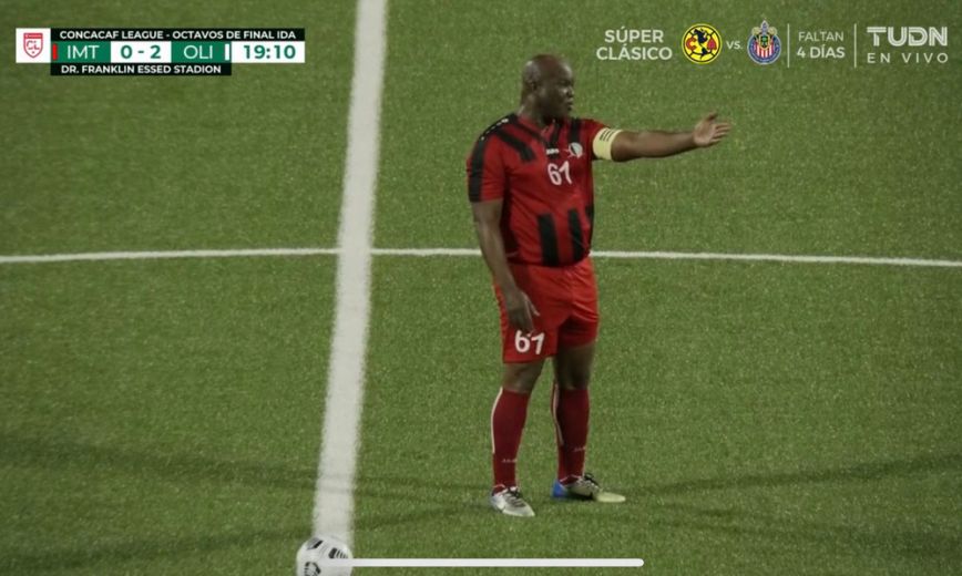 Ο 60χρονος αντιπρόεδρος του Σουρινάμ έπαιξε βασικός σε επίσημο αγώνα της Λίγκας Concacaf