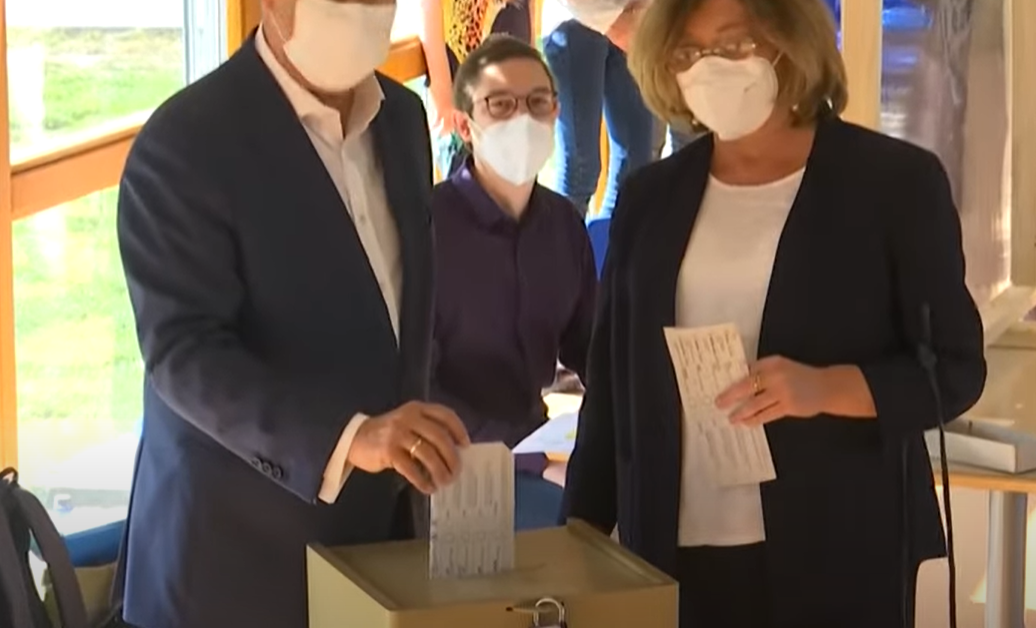 Εκλογές Γερμανία: Έριξε λάθος το ψηφοδέλτιο στην κάλπη ο Λάσετ – Τι θα γίνει με την ψήφο του