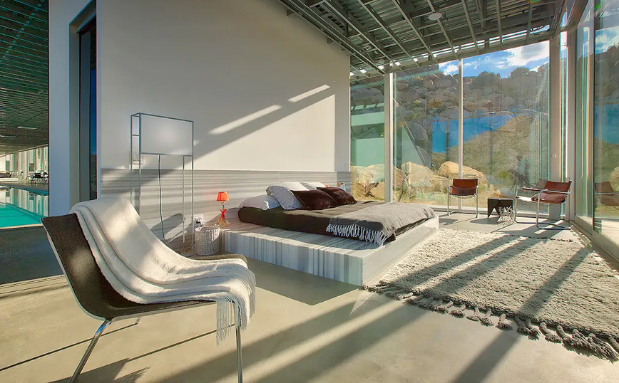 Το αόρατο σπίτι στην έρημο Το αόρατο σπίτι στην έρημο