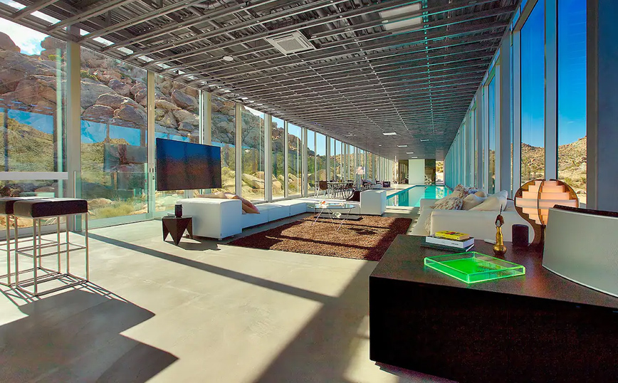 Το αόρατο σπίτι στην έρημο Το αόρατο σπίτι στην έρημο