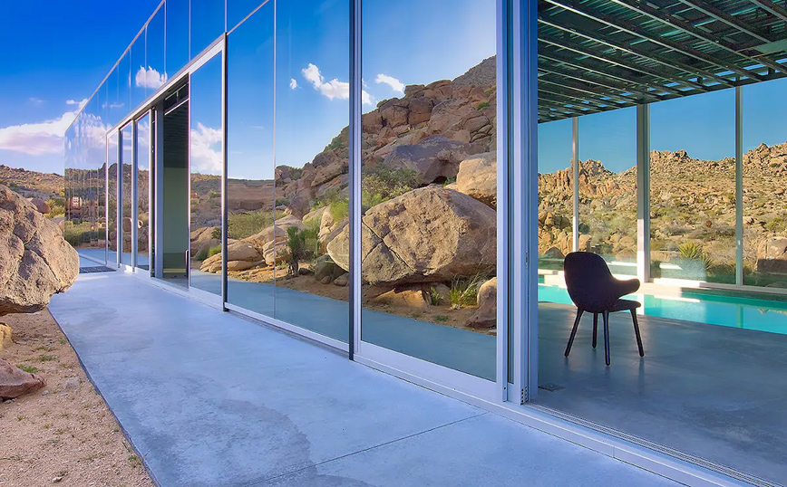 Το αόρατο σπίτι στην έρημο Το αόρατο σπίτι στην έρημο