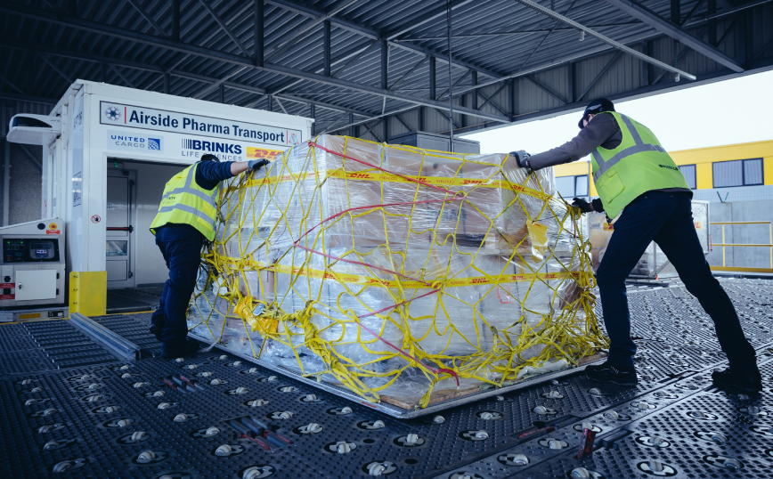 Σημαντικό ορόσημο: Η DHL έχει παραδώσει 1 δισεκατομμύριο δόσεις εμβολίου COVID-19