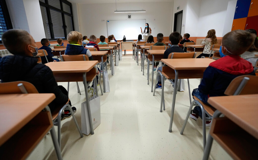 Κορονοϊός – Σερβία: Ανοίγουν τα σχολεία ενώ επιδεινώνεται η πανδημία – Μικρή η διάρκεια ανοσίας του κινέζικου εμβολίου
