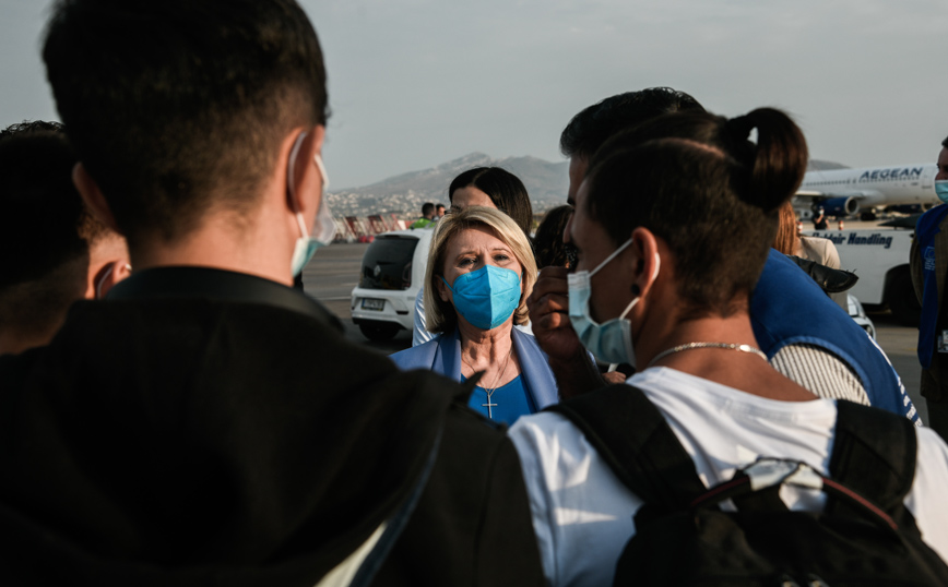 Η αποχώρηση 11 ασυνόδευτων ανηλίκων από το Ελ. Βενιζέλος Η αποχώρηση 11 ασυνόδευτων ανηλίκων από το Ελ. Βενιζέλος