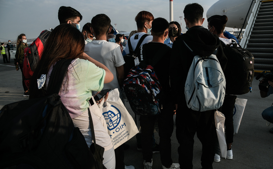 Αποχαιρέτησαν την Ελλάδα 11 προσφυγόπουλα Αποχαιρέτησαν την Ελλάδα 11 προσφυγόπουλα